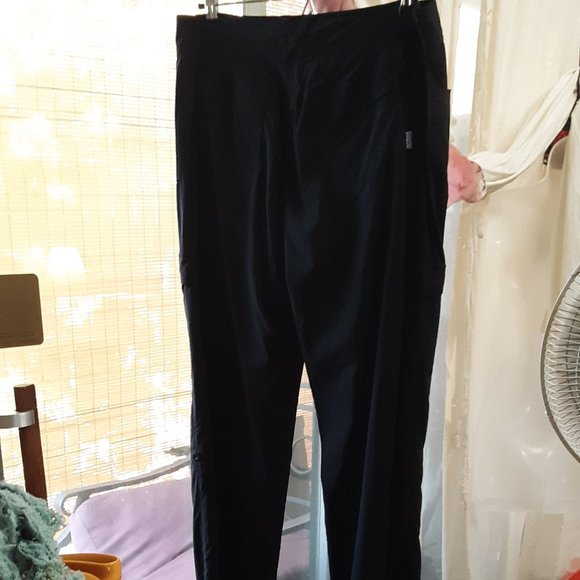 Patagonia 10 lightweight black roll up cargo hiking pant - Picture 2 of 6